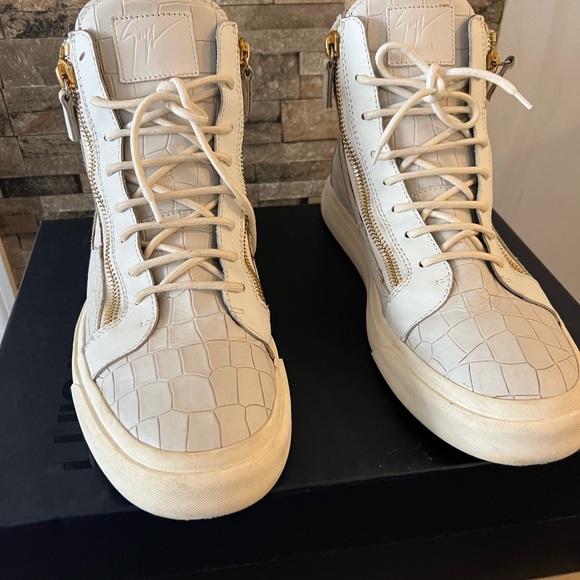 Giuseppe Zanotti - Picture 3 of 5